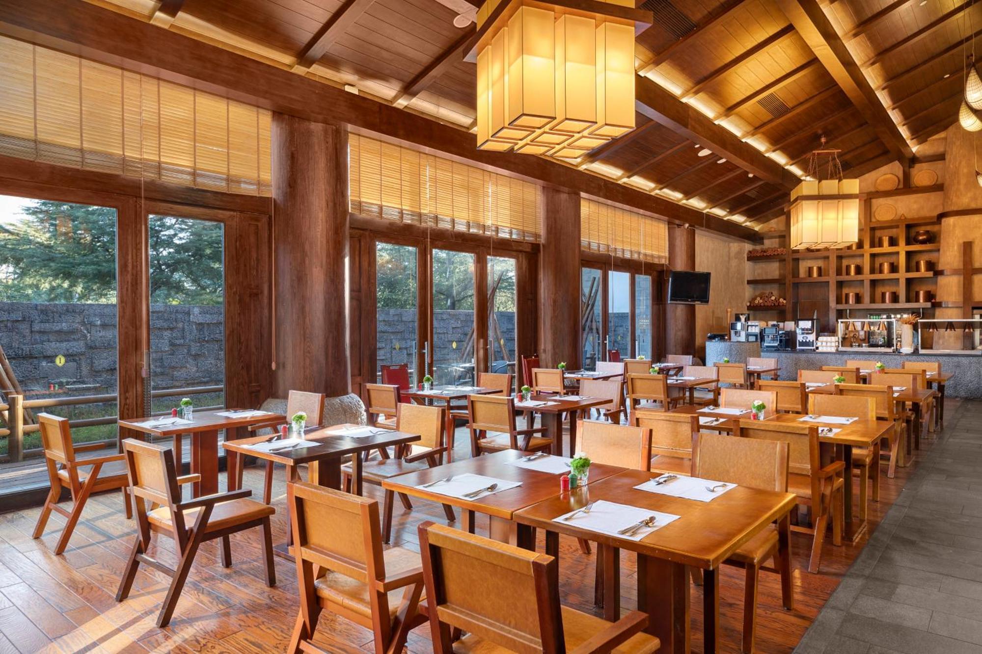 Intercontinental Lijiang Ancient Town Resort, An Ihg Hotel Exterior photo